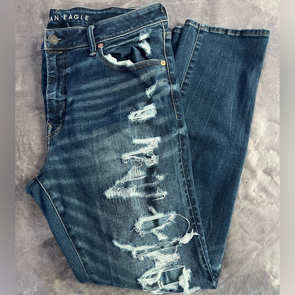 American Eagle Men’s Distressed Blue Jeans
